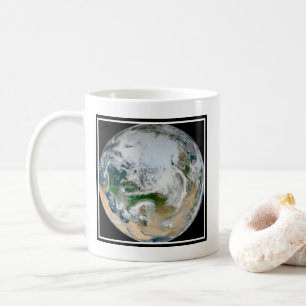 Die Erde mit der Arktis, Europa und Asien. Kaffeetasse