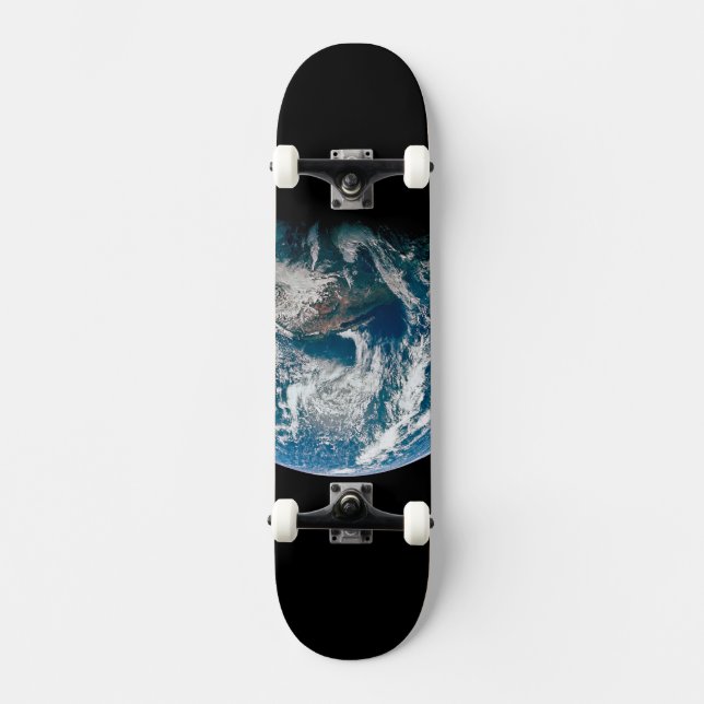 Die Erde wurde aus dem Apollo 13 Raumfahrzeug geno Skateboard (Vorderseite)