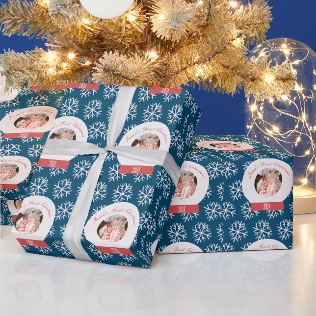 Die ersten Snowglobe-Schneeflocken des Babys Geschenkpapier (Feiertage)