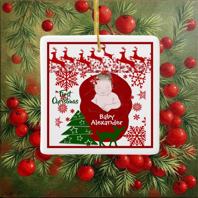 Die ersten Weihnachtslieder des Babys mit Schlafen Keramikornament (Sleeping Baby's First Christmas Reindeers Custom Ceramic Ornament)
