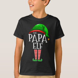 Die Familie Papa Elf passt Weihnachtsgeschenke zus T-Shirt