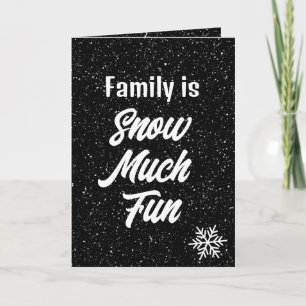 Die Familie schneit viel Spaß mit Schneeflocken au Karte