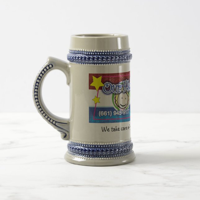Die Familien-Kindertagesstätte unser Kindes Bierglas (Links)