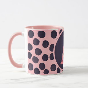 Die Farbe der Wasserfarbe rosa mit Monogramm Tasse