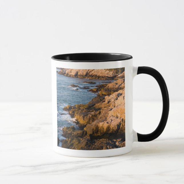 Die Felsenküste von Isle au Haut in Maine Tasse (Rechts)