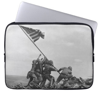 Die Flagge auf Iwo Jima hissen Laptopschutzhülle