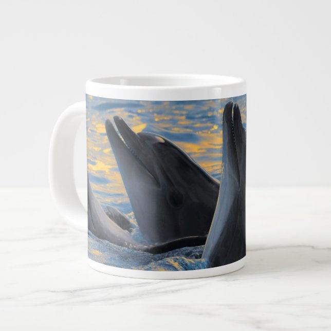 Die Flasche-gerochenen Delphine im Jumbo-Tasse (Vorderseite Links)