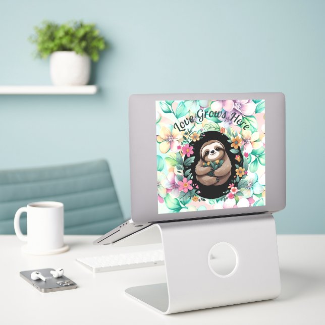 Die florale Sloth-Liebe wächst hier Aufkleber (Laptop auf Schreibtisch)