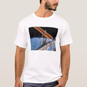 Die Flügel der Canadarm2- und Solarpaneele T-Shirt