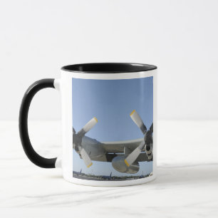 Die Flügel eines LC-130 Hercules Tasse