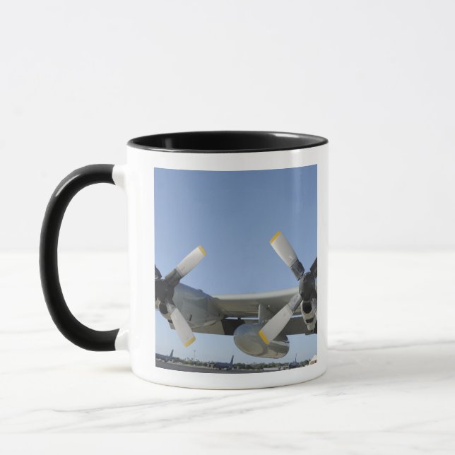 Die Flügel eines LC-130 Hercules Tasse (Links)