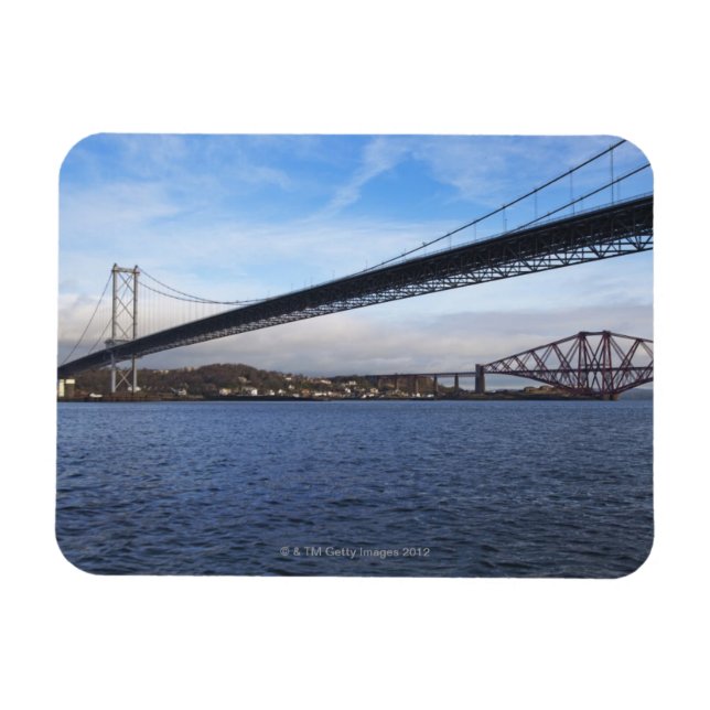 Die Forth Road Bridge im Vordergrund ist eine Aufh Magnet (Horizontal)