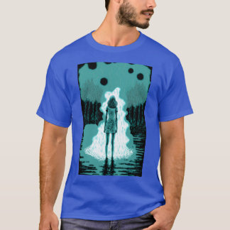die Frau im psychedelischen Shirt des Sees