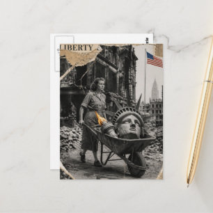 Die Freiheitsstatue in einer Schubkarre-Kollage Postkarte