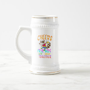 Die Freunde, die zusammen trinken Bierglas