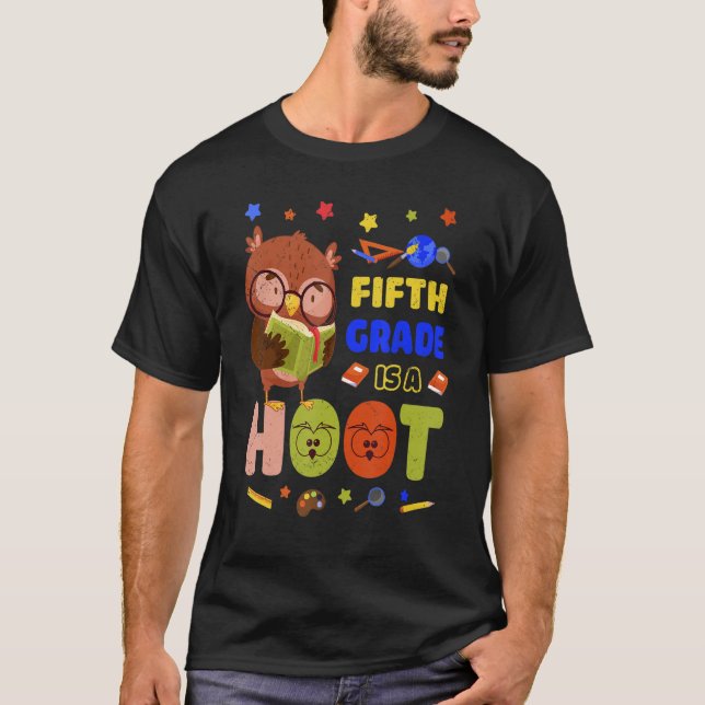 Die fünfte Klasse ist eine Hoot Niedliche Schale z T-Shirt (Vorderseite)