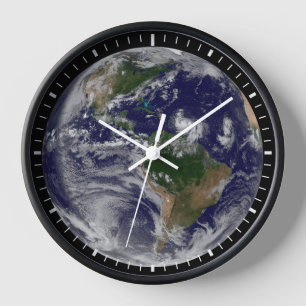 Die ganze Erde mit tropischen Stürmen im Atlantik Uhr