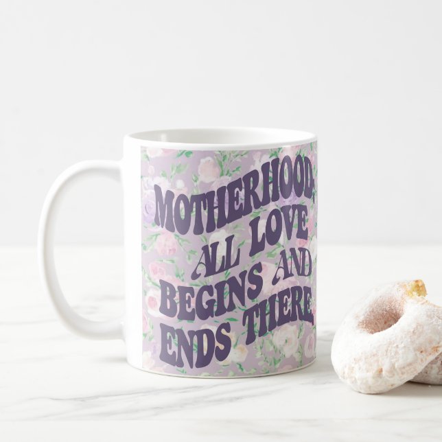 Die ganze Liebe beginnt mit dem Blumendesign des M Kaffeetasse (Mit Donut)