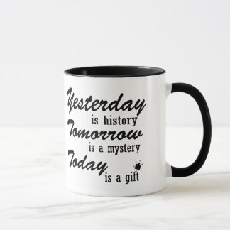 „Die Gegenwart ist ein Geschenk“-Tasse – Minimalis Tasse