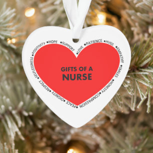 Die Geschenke eines Herzens in Form eines Ornament