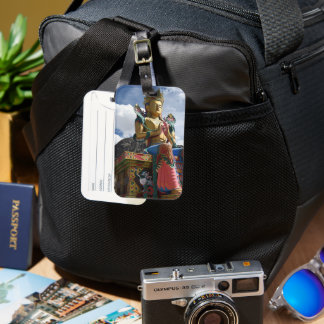 Die gigantische Statue des Gepäckstücks von Maitre Gepäckanhänger