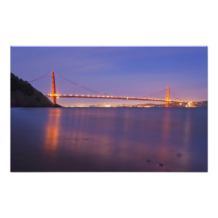 Die Golden Gate Bridge bei Dämmerung von Kirby Cov Fotodruck