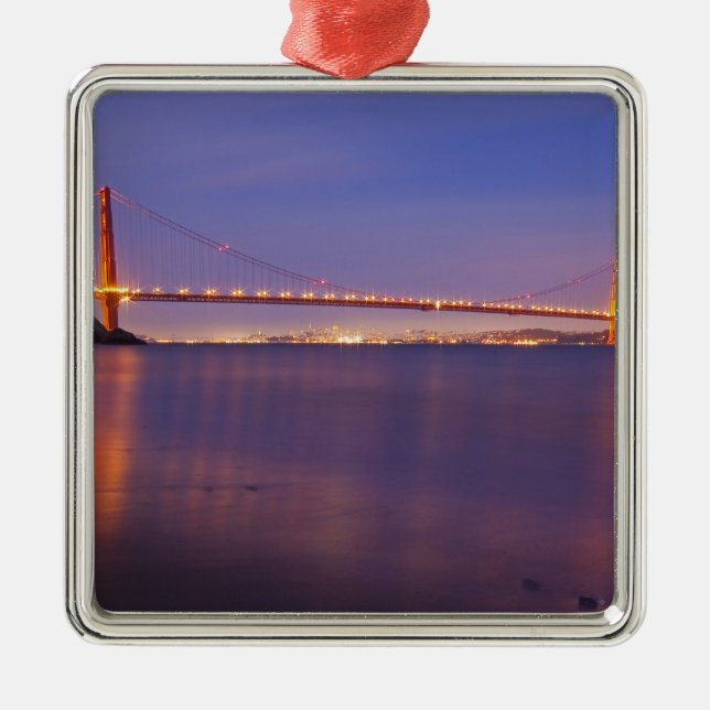 Die Golden Gate Bridge bei Dämmerung von Kirby Cov Ornament Aus Metall (Vorne)