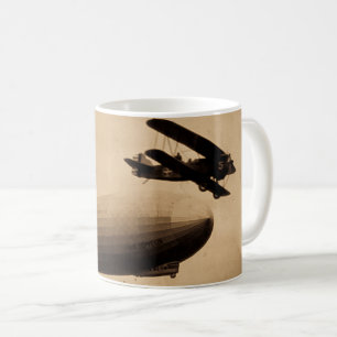 Die Graf Zeppelin nähert sich New York City 1928 Kaffeetasse