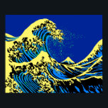 Die große Hokusai-Welle im Pop Art Deco Poster<br><div class="desc">Ein von der Großen Welle von Kanagawa inspiriertes,  von dem japanischen Künstler Hokusai gemaltes Design. Es wird in einem lebendigen Pop-Kunststil dargestellt. Klingt gut,  eine tolle Geschenkidee. Verwenden Sie den Link "Diesen Designer Gefragt",  um uns mit Ihren speziellen Designanfragen oder für Hilfe bei Ihren individuellen Anpassungsbedürfnissen zu kontaktieren.</div>