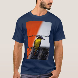 Die große Kiskadee ist ein sehr auffallender Vogel T-Shirt