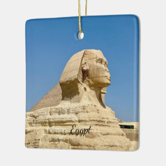 Die Große Sphinx von Giza vor einem klaren blauen Keramikornament