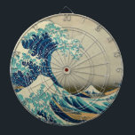 Die große Welle vor Kanagawa Dartscheibe<br><div class="desc">Die große Welle vor Kanagawa. Die Große Welle vor Kanagawa (神 川 沖 奈 Kanagawa-oki nami ura?, "Im Brunnen einer Welle von Kanagawa"/"Unter der Welle von Kanagawa"), auch bekannt als The Great Wave oder einfach The Wave, ist ein Holzschnitt des japanischen ukiyo-e Künstlers Hokusai. Es wurde irgendwann zwischen 1830 und...</div>