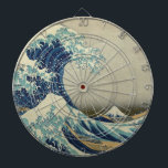 Die große Welle vor Kanagawa Dartscheibe<br><div class="desc">Die Große Welle von Kanagawa, auch bekannt als The Great Wave oder einfach The Wave, ist ein Holzschnitt des japanischen Künstlers Katsushika Hokusai. Beispiel der ukiyo-e Kunst, wurde sie irgendwann zwischen 1830 und 1833 als die erste in Hokusai's Serie 36 Ansichten des Mount Fuji veröffentlicht, und ist sein berühmtestes Werk....</div>