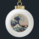 Die große Welle vor Kanagawa Keramik Kugel-Ornament<br><div class="desc">The Great Wave off Kanagawa is a woodblock print by the Japanese artist Hokusai. It was published around 1830 in the late Edo period.</div>
