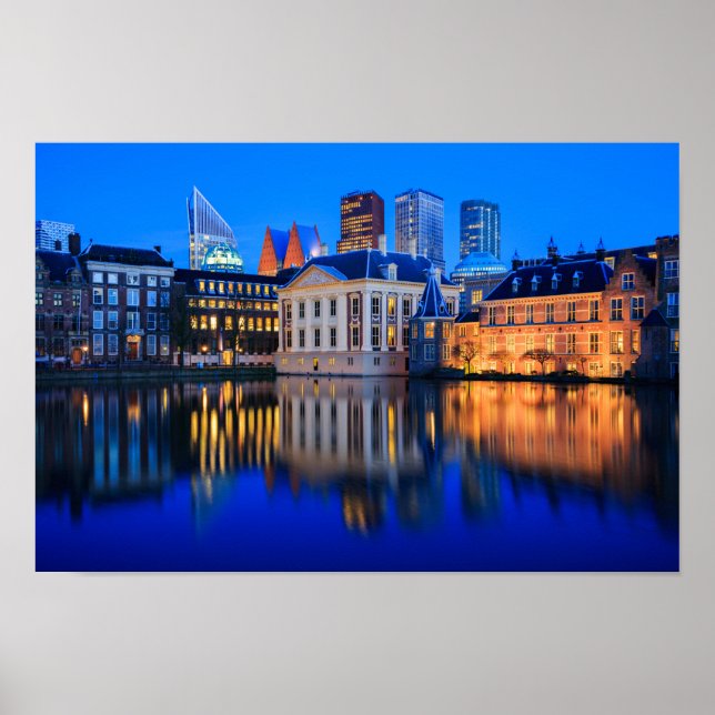 Die Haager Skyline auf dem Poster zur blauen Stund (Vorne)