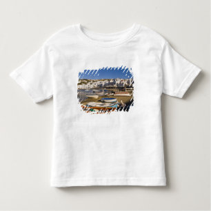 Die Hafenstadt mit bunten Fischerbooten Kleinkind T-shirt
