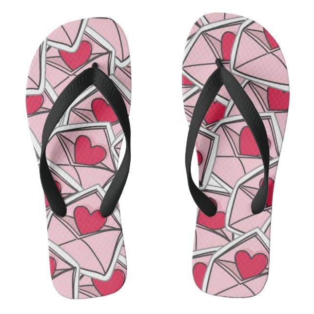 Die Herzen des Valentinsgrußes auf Umschlägen Flip Flops (Fußbett)