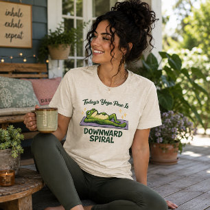 Die heutige Yoga-Übung ist Downward Spiral Lustige Tri-Blend Shirt