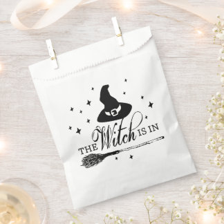 Die Hexe ist in der Halloween-Party Geschenktütchen