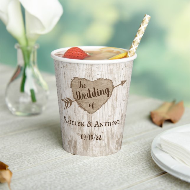 Die Hochzeitskollektion des Carved Heart Tree Pappbecher (In Situ)