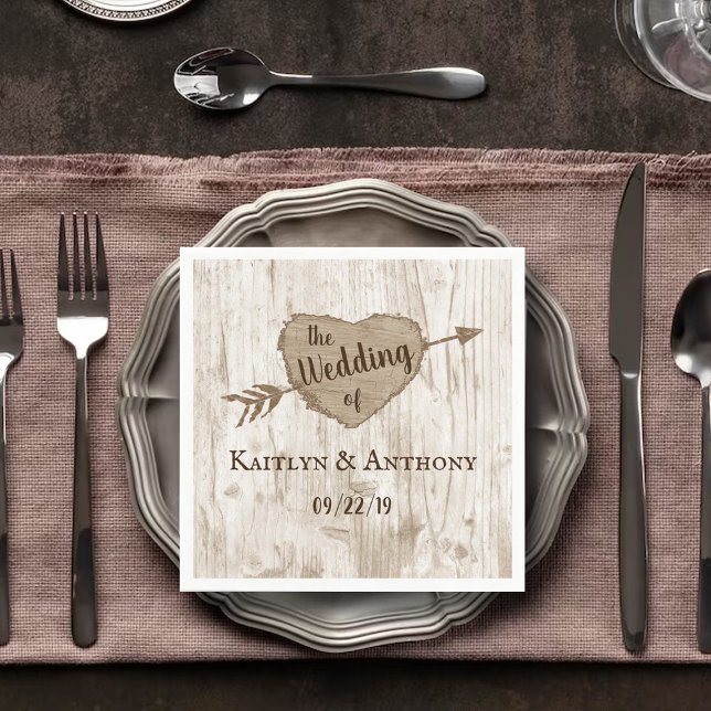 Die Hochzeitskollektion des Carved Heart Tree Serviette (Von Creator hochgeladen)