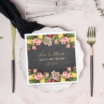 Die Hochzeitskollektion mit Vintagen Blumenkästen Serviette<br><div class="desc">Die Vintage Blumenchalkboard-Hochzeitskollektion ist ein atemberaubendes Design mit hübschen Vintagen Blume auf einem Chalkboard-Effekt-Hintergrund. Diese Servietten können für Ihren besondere Anlass personalisiert sein und würden das perfekte Objekt für jede Hochzeit,  Brautparty,  Verlobungsfeier,  Geburtstagsparty und vieles mehr machen.</div>