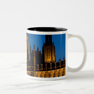 Die Houses of Parliament bei Nacht in der Stadt Zweifarbige Tasse