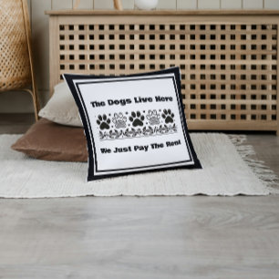 Die Hunde leben hier, und wir zahlen nur die Miete Kissen