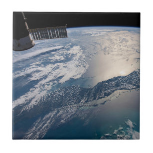Die Internationale Raumstation über dem Atlantik Fliese