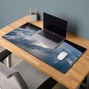 Die Internationale Raumstation über dem Atlantik Schreibtischunterlage