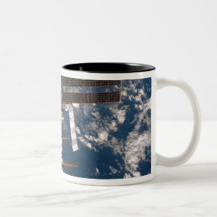 Die internationale Weltraumstation 15 Zweifarbige Tasse
