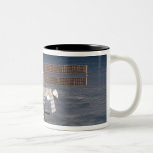 Die internationale Weltraumstation 16 Zweifarbige Tasse