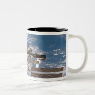 Die internationale Weltraumstation 17 Zweifarbige Tasse