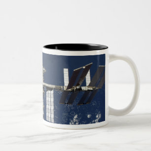 Die internationale Weltraumstation 4 Zweifarbige Tasse